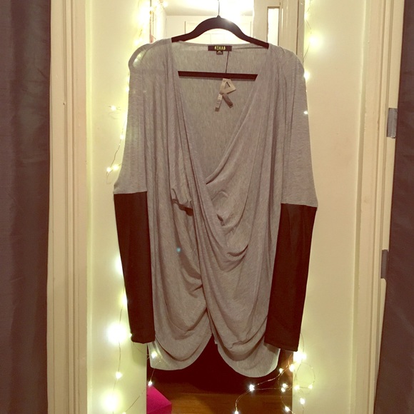 M/L TWIST FRONT TUNIC W LEATHER SLEEVES