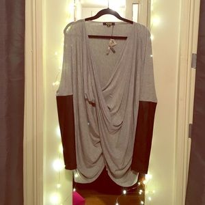 M/L TWIST FRONT TUNIC W LEATHER SLEEVES