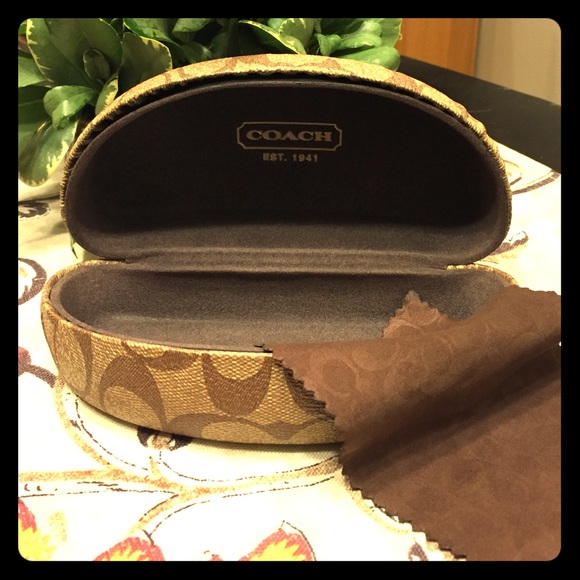 Sunglasses case and cleaning cloth