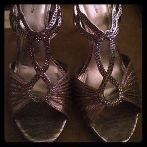 Gorgeous classy heels!