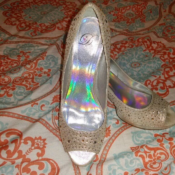 Sparkling Peep Toe Pumps