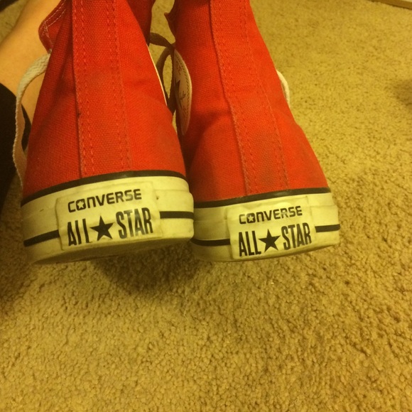 Red converse - Picture 4 of 4