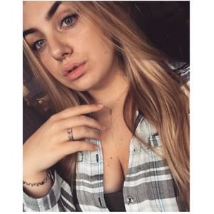 Meet your Posher, Adina