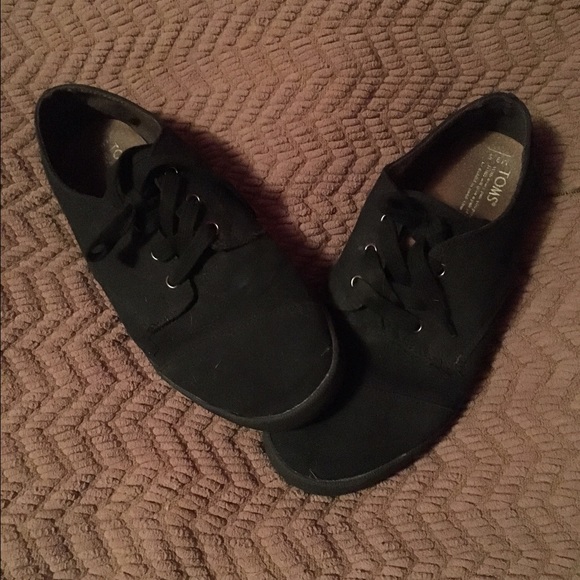 Men's Toms shoes