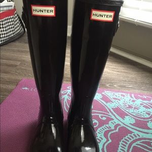 Hunter rain boots women size 6. Barely worn