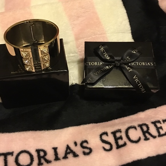 Victoria's Secret's LIMITED EDITION Scandalous