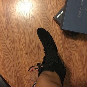 Minnetonka boots. Gently worn 2-3 times.