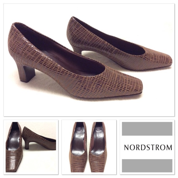 Nordstrom Shoes - 12 HOUR SALE - Nordstrom Brown Leather Pumps 9W