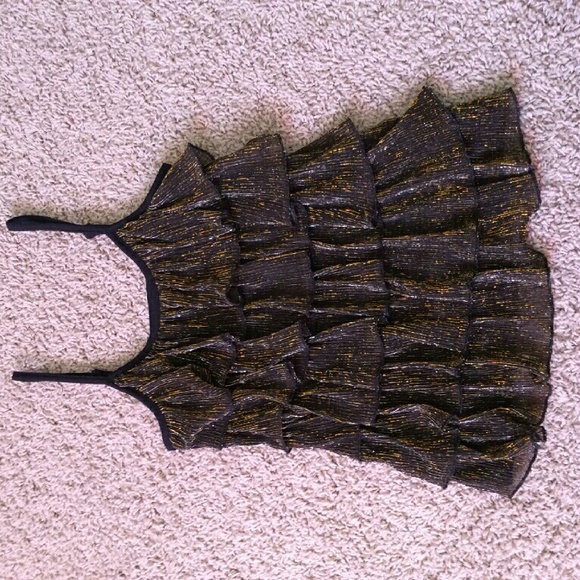Black and gold ruffle top :)