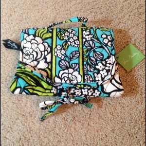 Essentials Cosmetic bag in Island Blooms