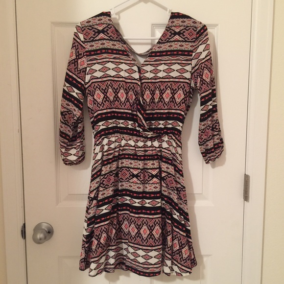 Open back, patterned dress! - Picture 3 of 4