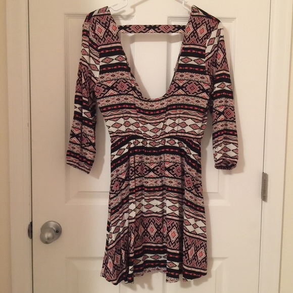 Open back, patterned dress! - Picture 4 of 4