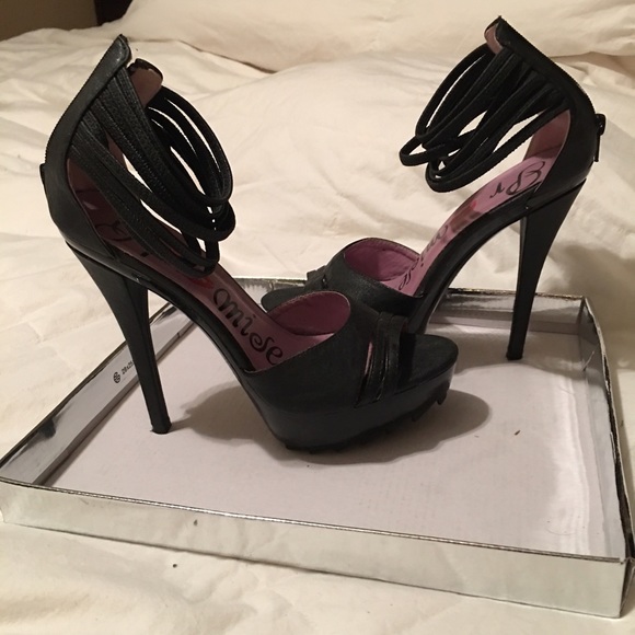 Heels - Picture 2 of 3