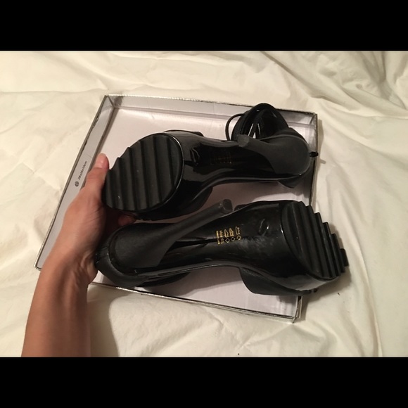 Heels - Picture 3 of 3