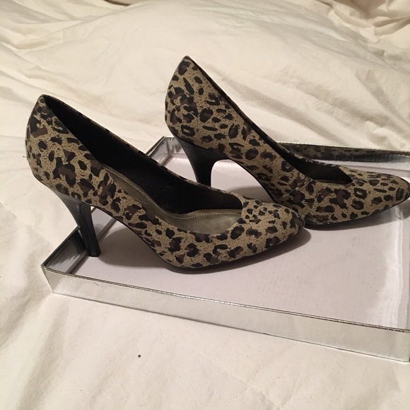 Heels - Picture 2 of 4