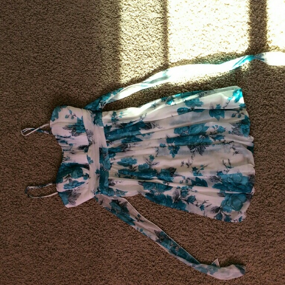 NWOT gorgeous floral dress - Picture 1 of 4