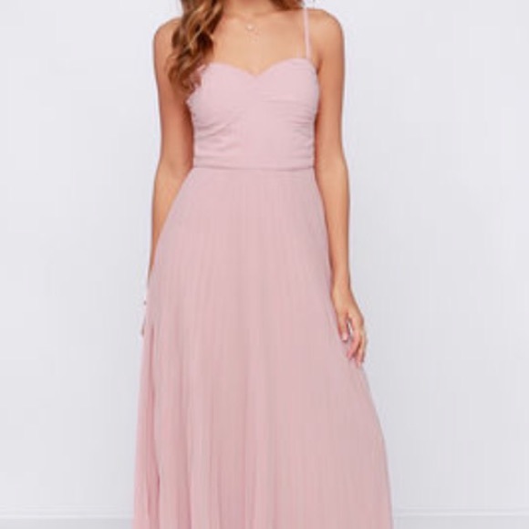 NWOT Lulu's Blush Maxi Dress