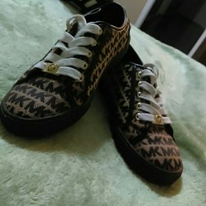 Special today Authentic Mk shoes great condition