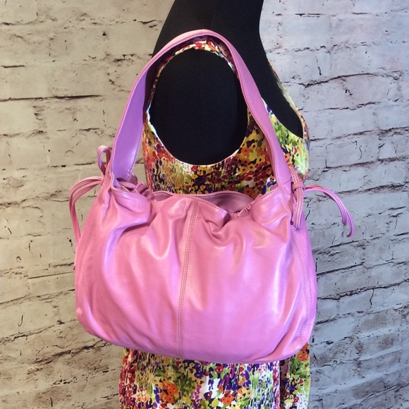 Liz Claiborne Handbags - 🎉HP🎉LIZ CLAIBORNE PINK LEATHER PURSE