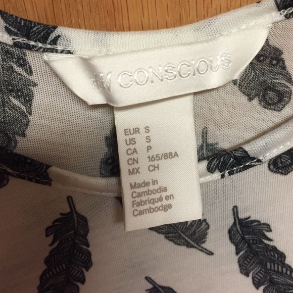 Flowy Feather Top - Picture 2 of 2