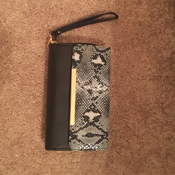 Black wristlet!Goes with anything super cute!!NWOT