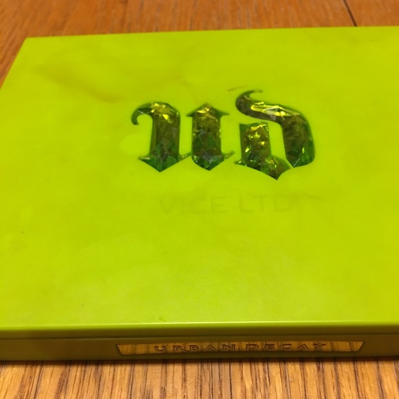Urban decay palette has been used