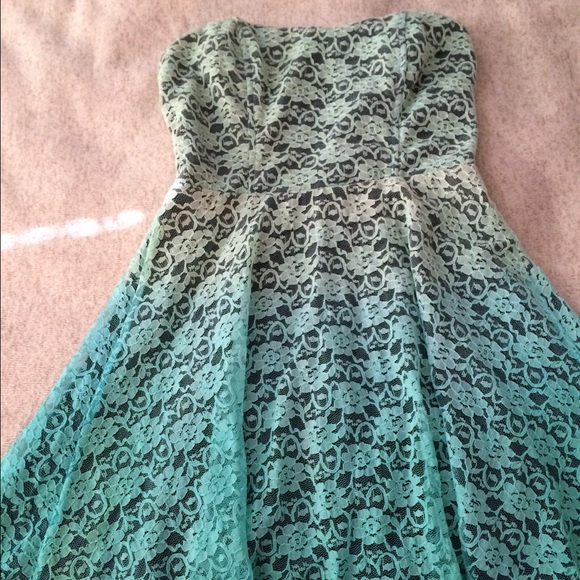 👗 Closet Clean out Sale 👗Strapless ombré dress