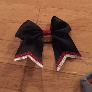 Cheer bow