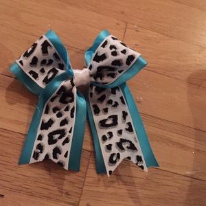 Cheer bow