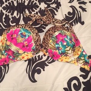 Bombshell Victoria secret bikini top