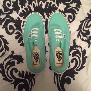 Never worn mint vans size 7