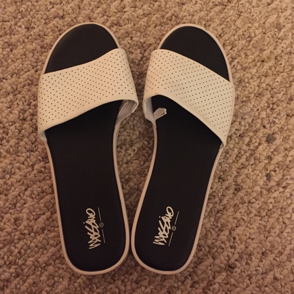 Mossimo white sandals - Picture 1 of 3