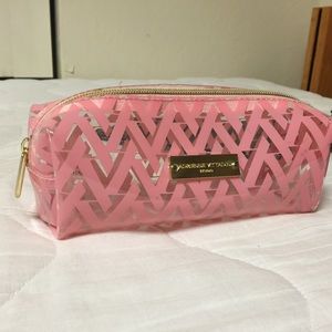 Adrienne Vittadini make up bag