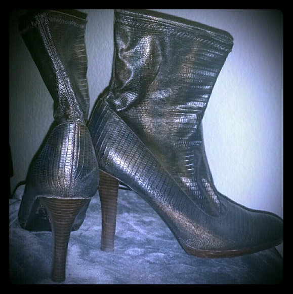 Nine West Snake material boots