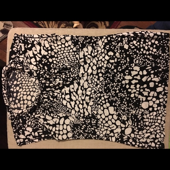 Anne Klein size M pleated sleeveless top