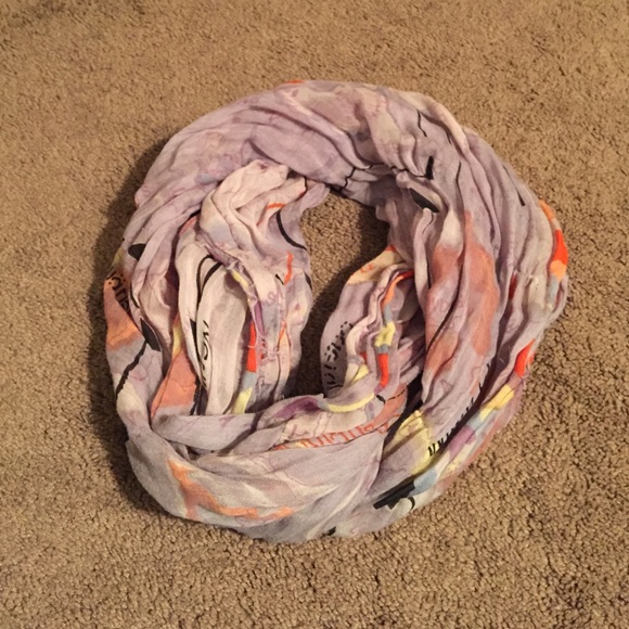 UO Map/Arrow infinity Scarf