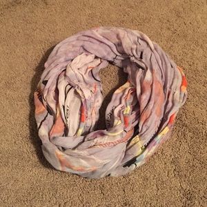 UO Map/Arrow infinity Scarf