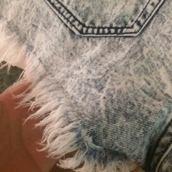 Frayed Washed Out Jean Shorts - Picture 3 of 3