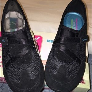 💖1 day sale!! NWT black memory foam sketchers