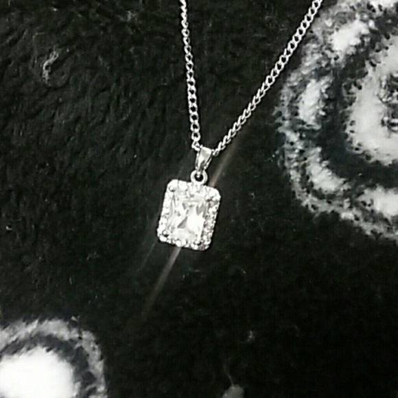 Beautiful silver gemstone necklace