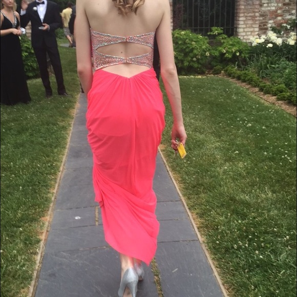 Gorgeous La Femme prom dress! - Picture 2 of 4