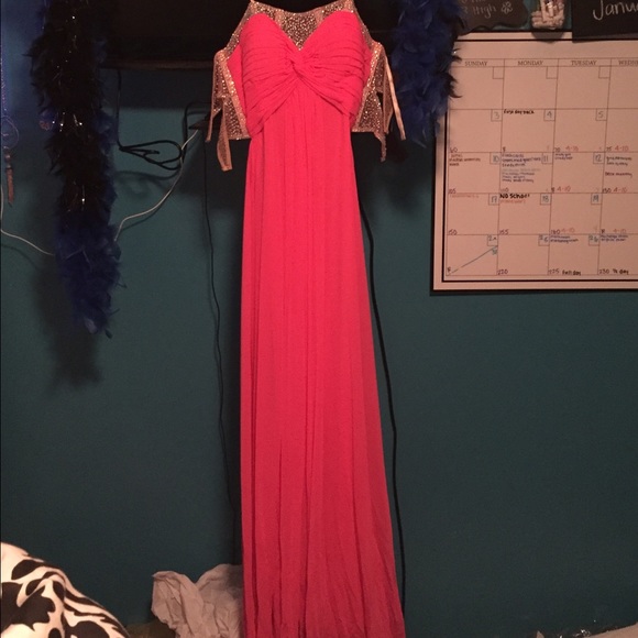 Gorgeous La Femme prom dress! - Picture 3 of 4