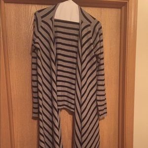 Romeo & Juliet Grey/White Striped Sweater, Size L