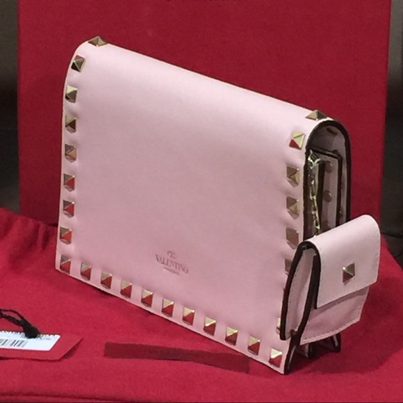 🚫SOLD🚫 Valentino Pink RockStud Crossbody - Picture 2 of 4