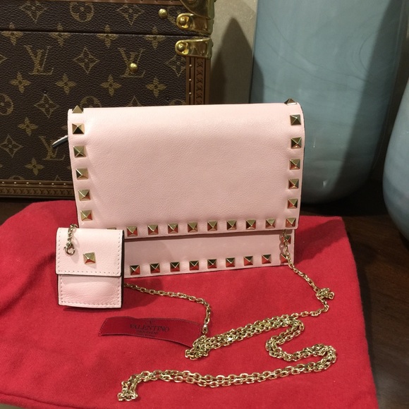🚫SOLD🚫 Valentino Pink RockStud Crossbody - Picture 3 of 4