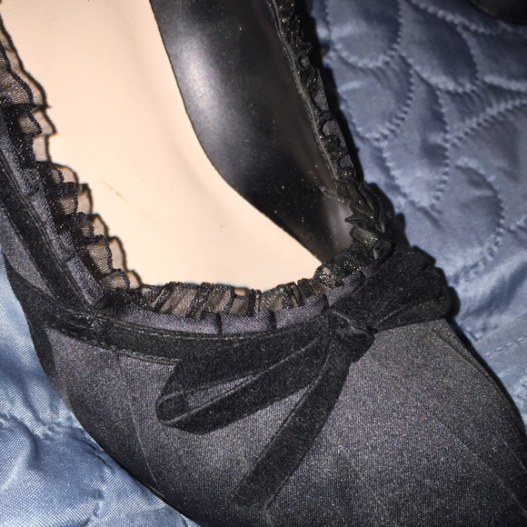 Gently used Unlisted black satin heels - Picture 3 of 4
