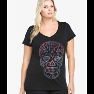 ✨NWOT✨ Rainbow Skull V-Neck Tee