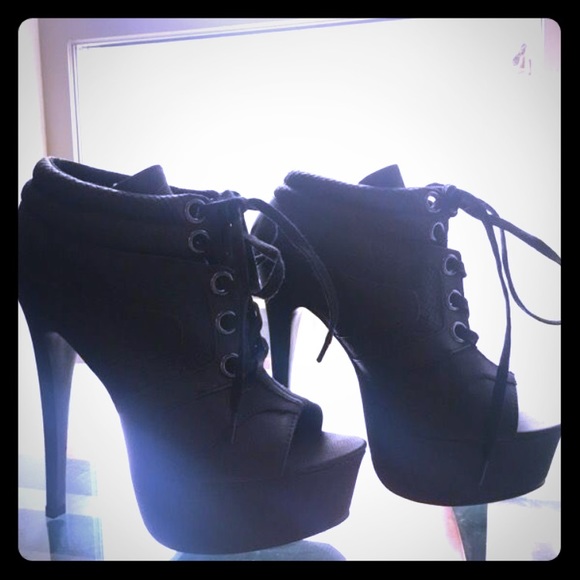 Michael Antonio black heels size 7