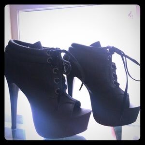 Michael Antonio black heels size 7