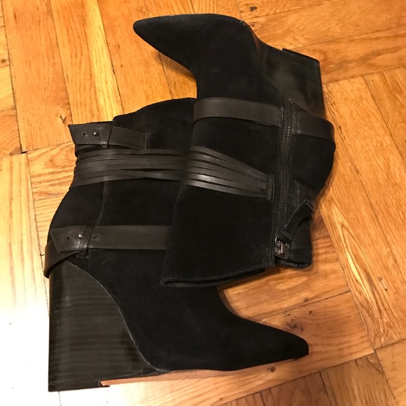 🚫🚫 sold Suede Alice + Olivia boots NWT
Size: 9 - Picture 2 of 4